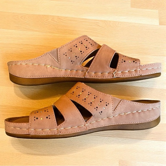 EASY STREET Blush Pink Slip-On Wedge Sandals with Rhinestone Detail - Size 7M - Picture 6 of 10